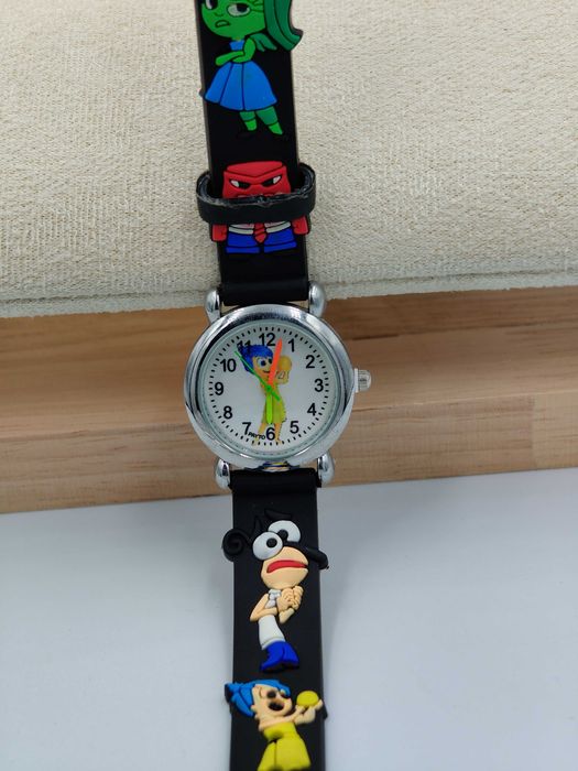 Zegarek silikonowy dla dziecka czarny pasek z postaciami z bajek Super