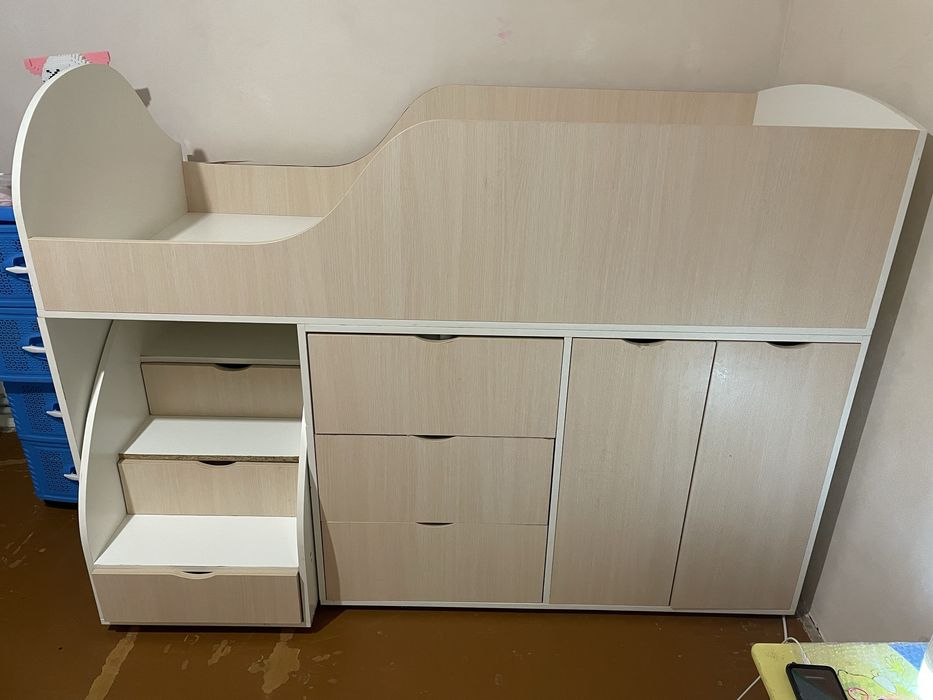 Кровать ліжко зі сходинками