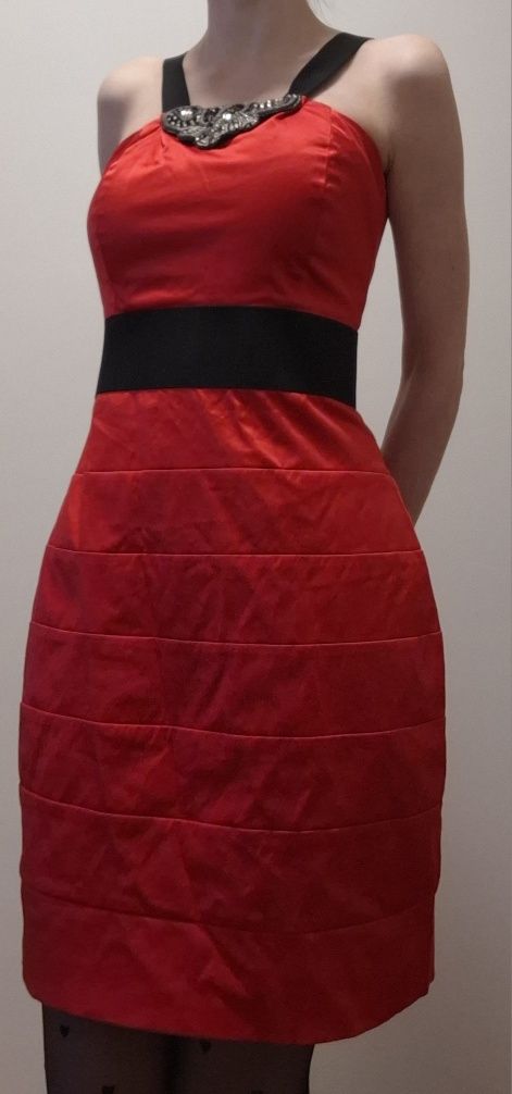 Czerwona sukienka tuba, London Girl, elegancka, dekor, 40.