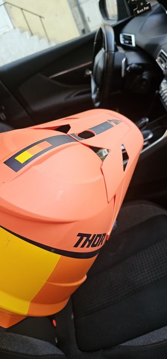 Capacete thor quase novo
