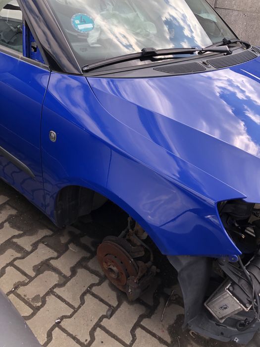 Błotnik prawy przód przedni Skoda Fabia II 2 LF5K