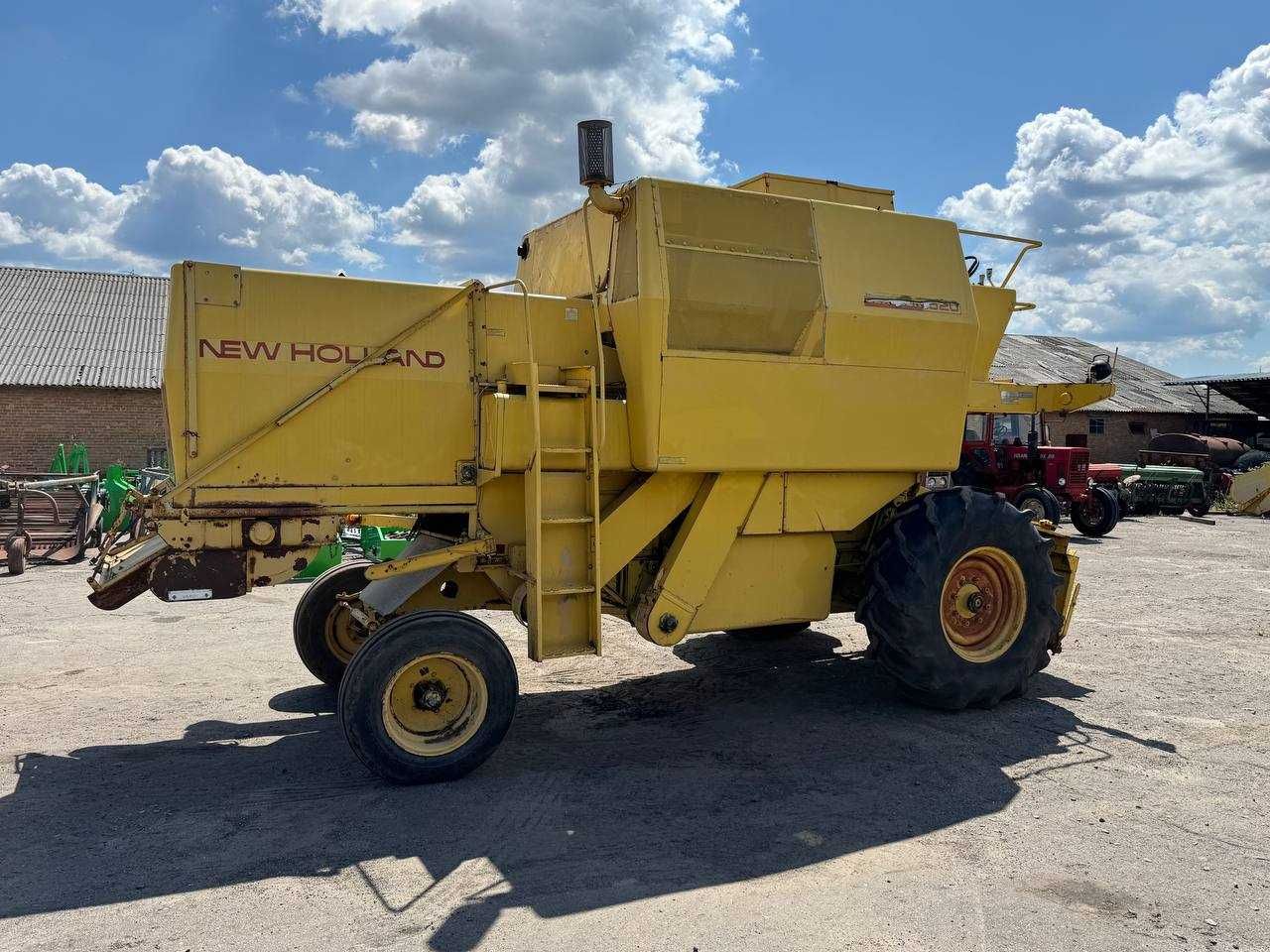 Свіжо привезений зерновий комбайн New Holland 1520 700МОТОГОДИН