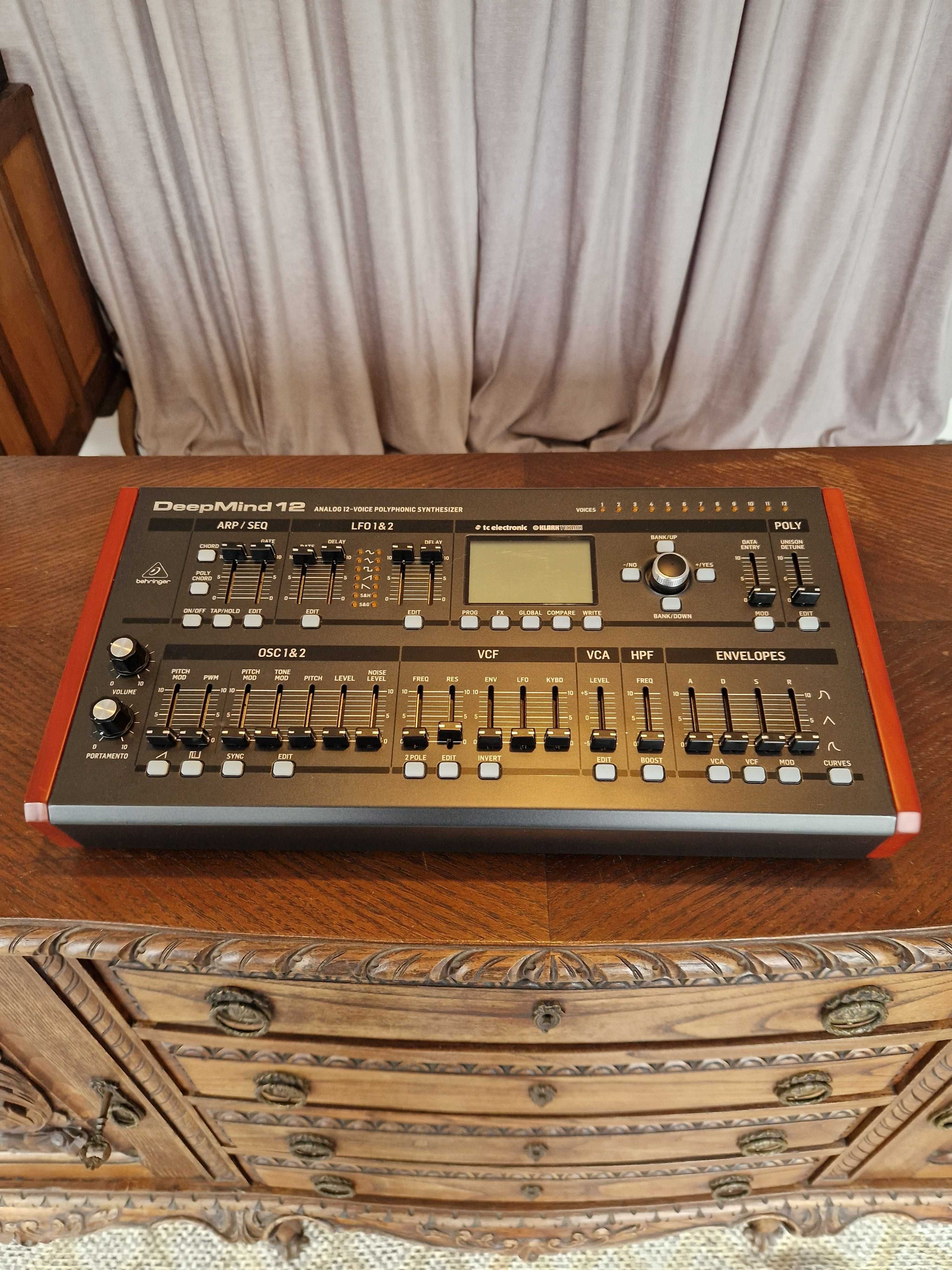 Behringer Deepmind 12D