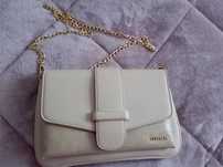 Mala nova (clutch)