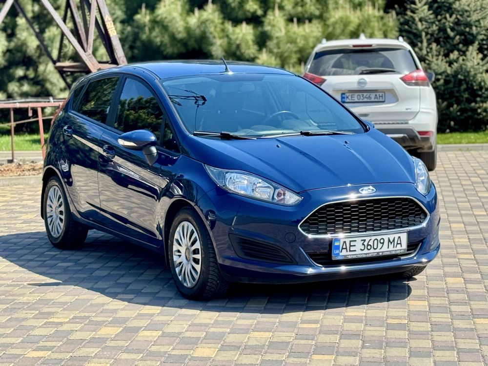Продам автомобиль Ford Fiesta 2016