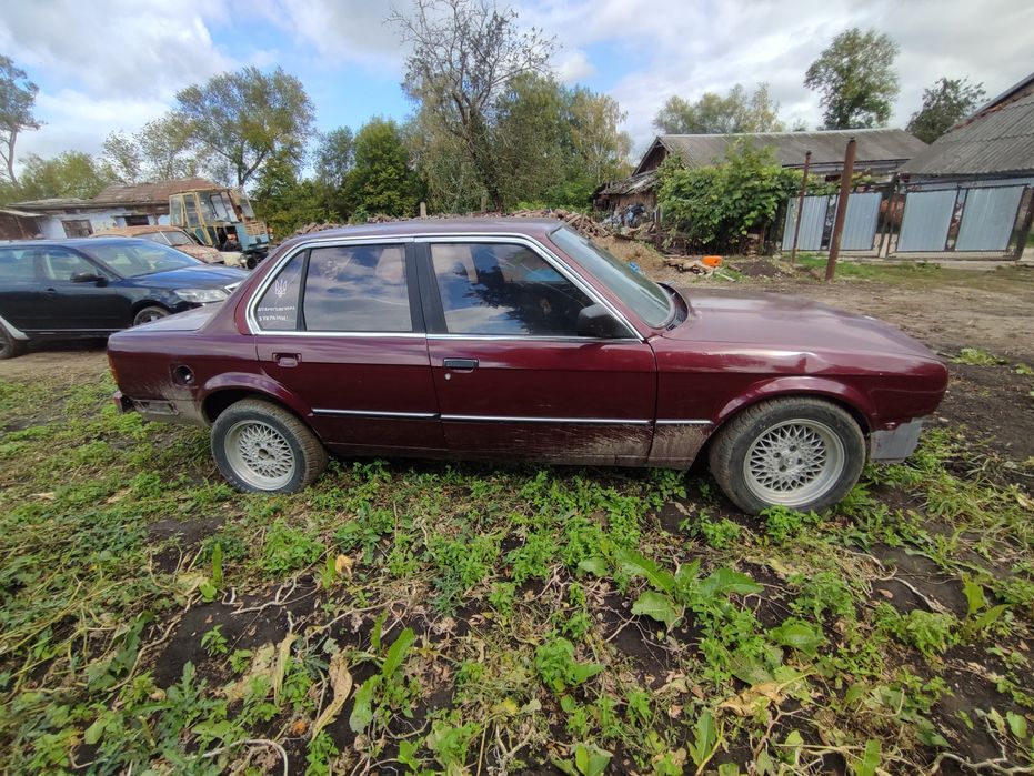 Bmw E30 324td піля повної реставрації кузова