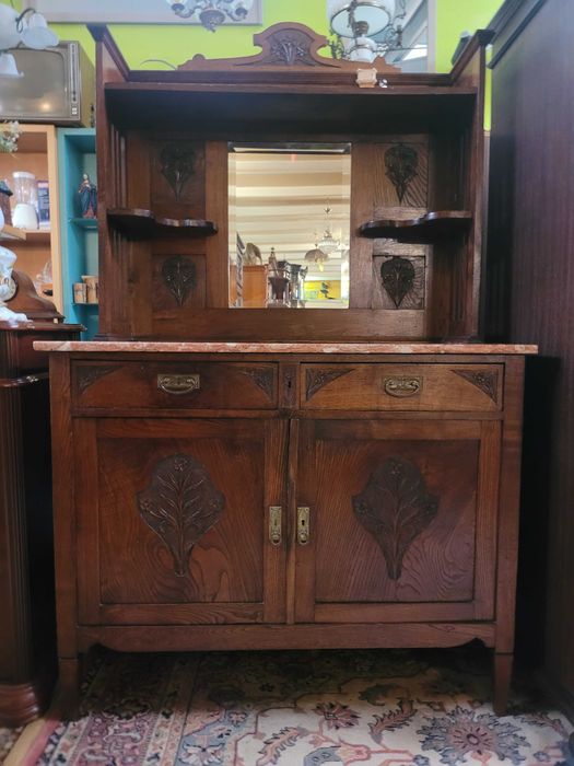 Móvel antigo em madeira maciça com tampo em pedra