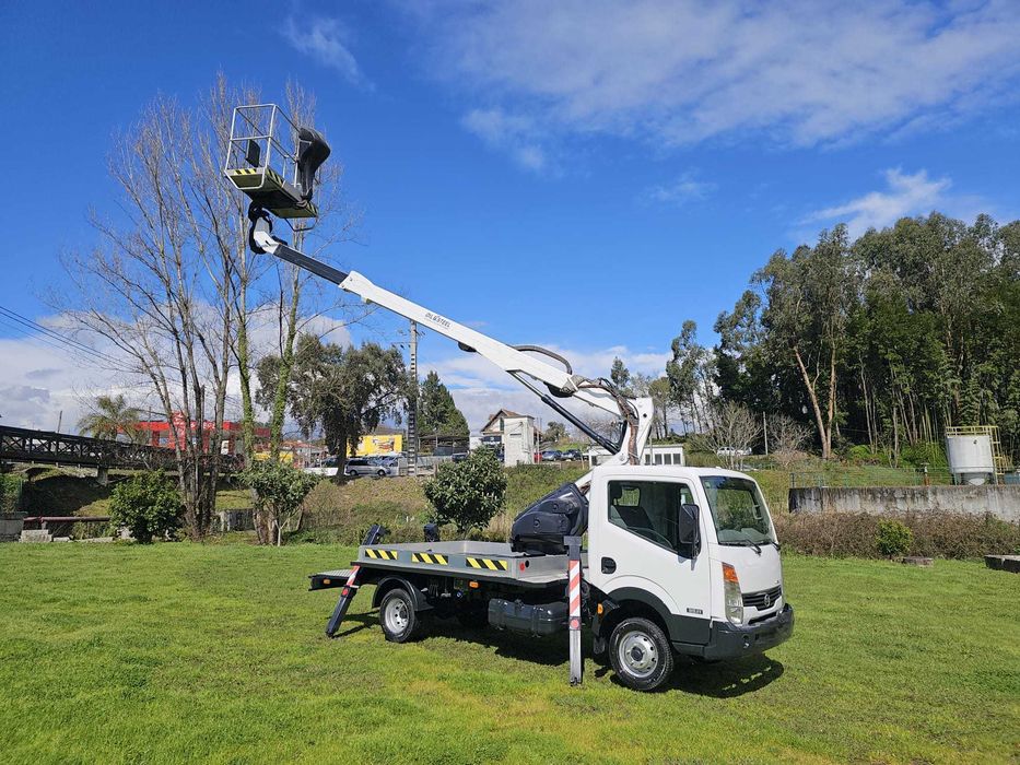 Nissan cabstar barquinha elevatória