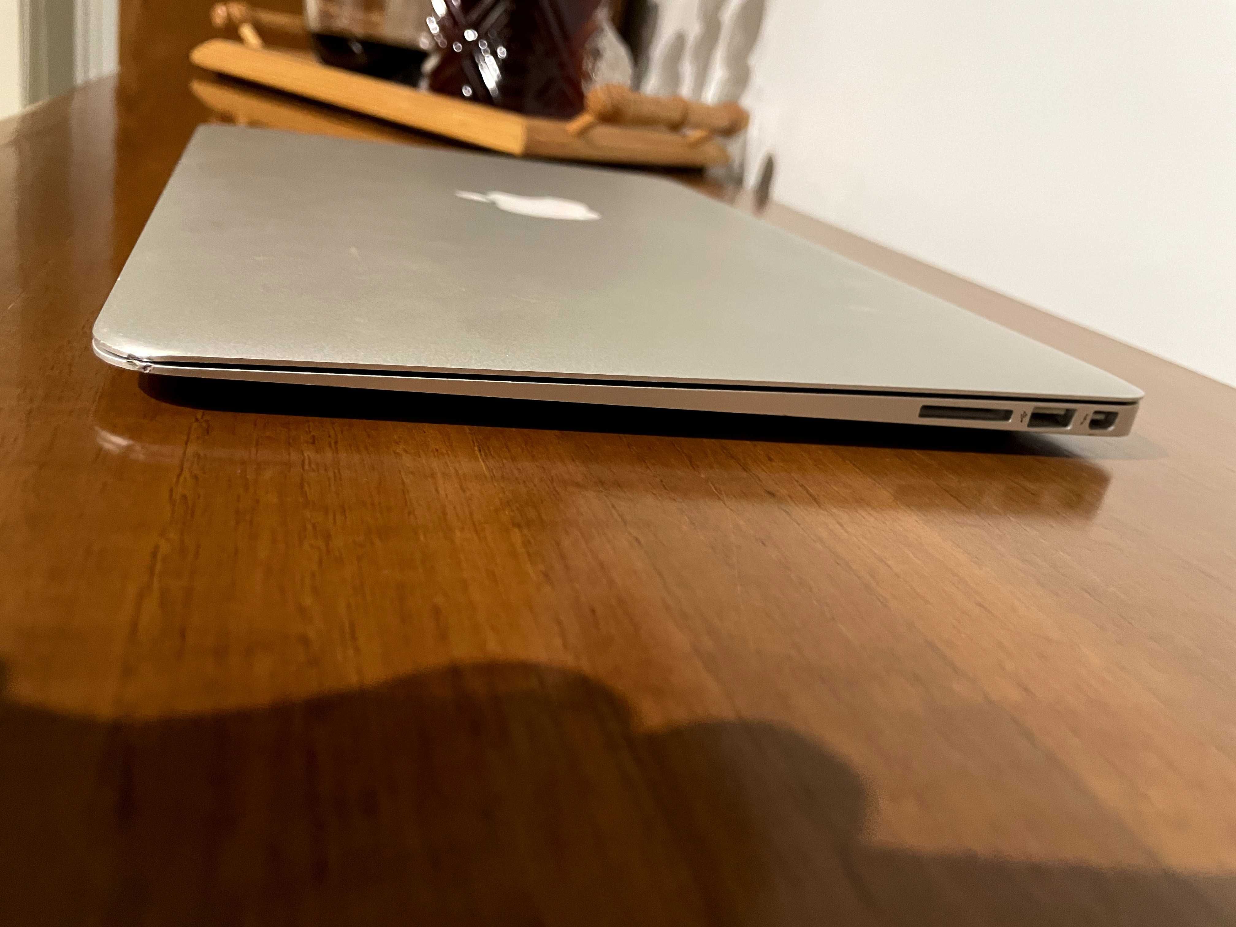 MacBook Air 13,3'' 2017, Intel Core i5, 8GB de SDRAM, SSD de 128 GB