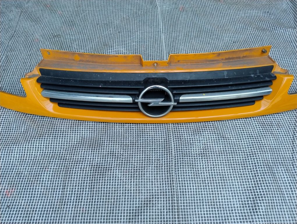 Atrapa grill Opel Vivaro 02-06 chrom kratka pomarańczowy przód wysyłka