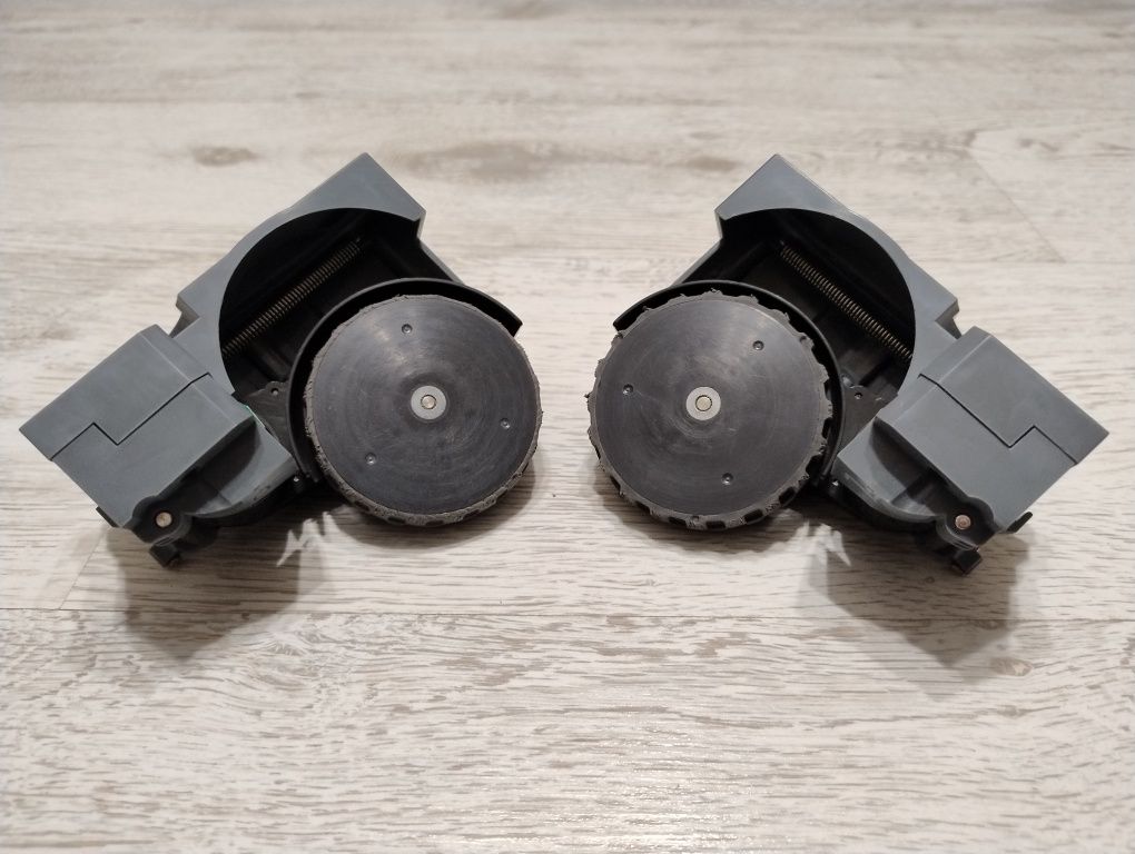 Moduł koła lewego ,L` + Moduł koła prawego ,R` Irobot Roomba 692
