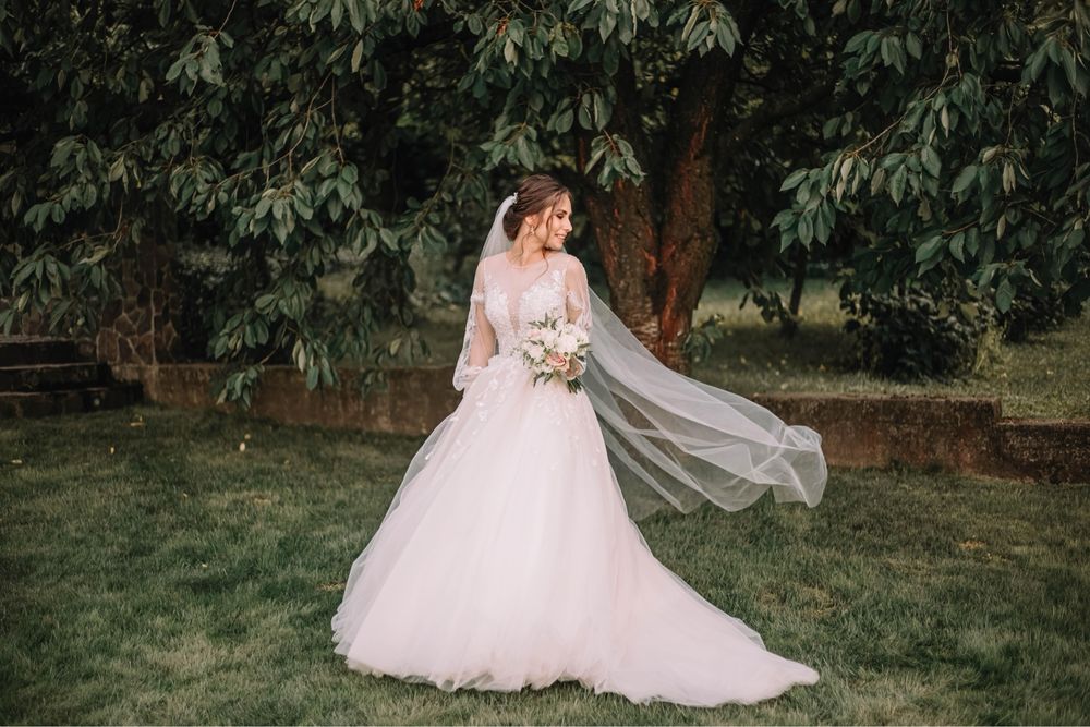 Весільна сукня, плаття пишна, довга, шикарна