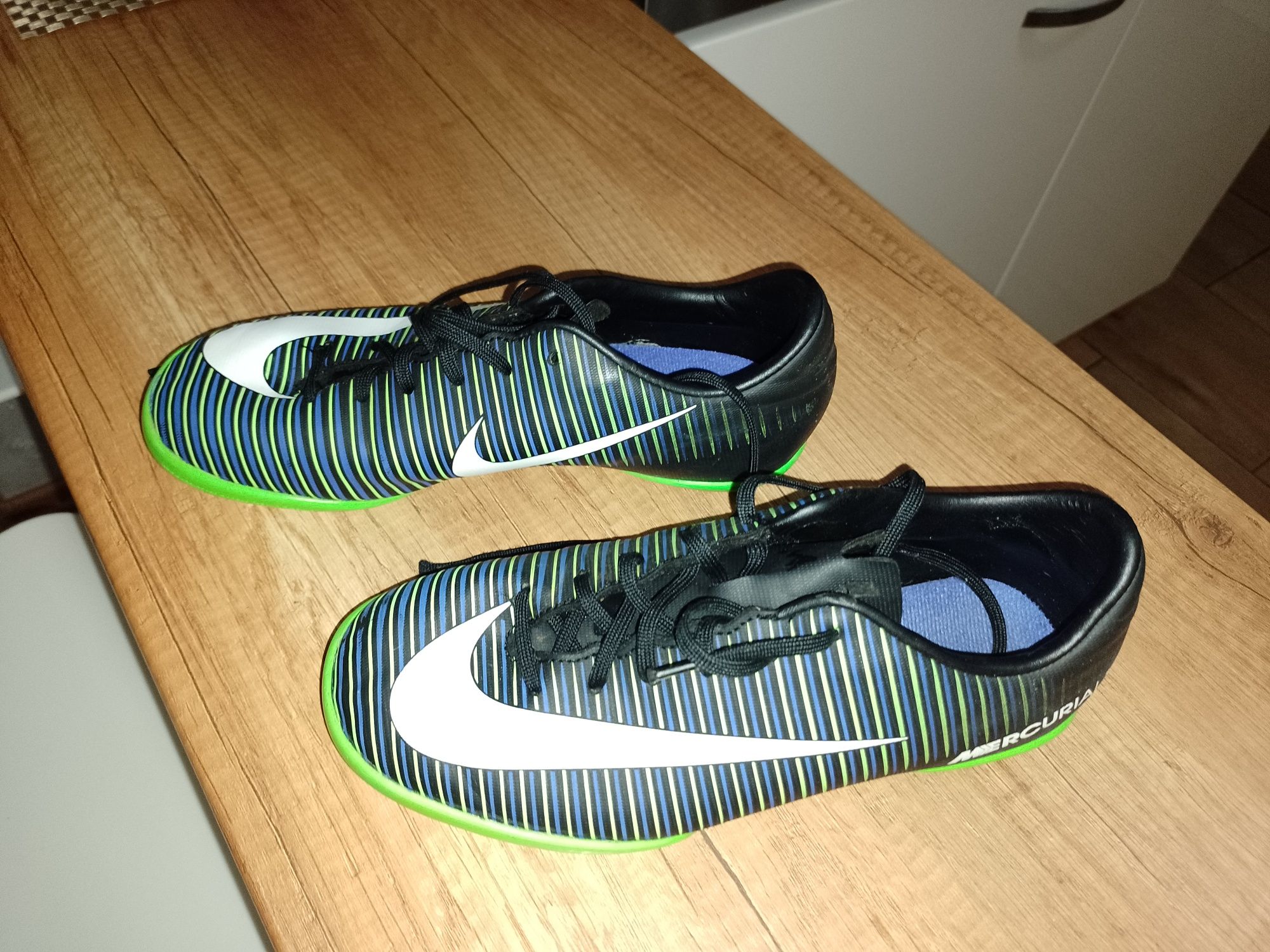 Halówki Nike roz-36,5