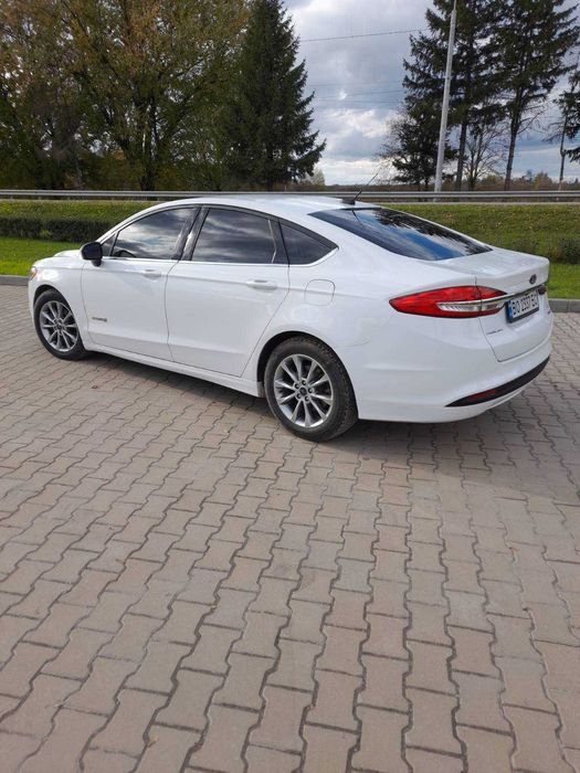 Ford Fusion Hybrid 2017