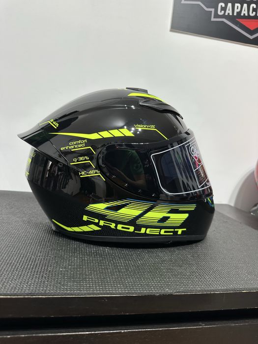 Capacete novo preto com detalhes verde por 80€