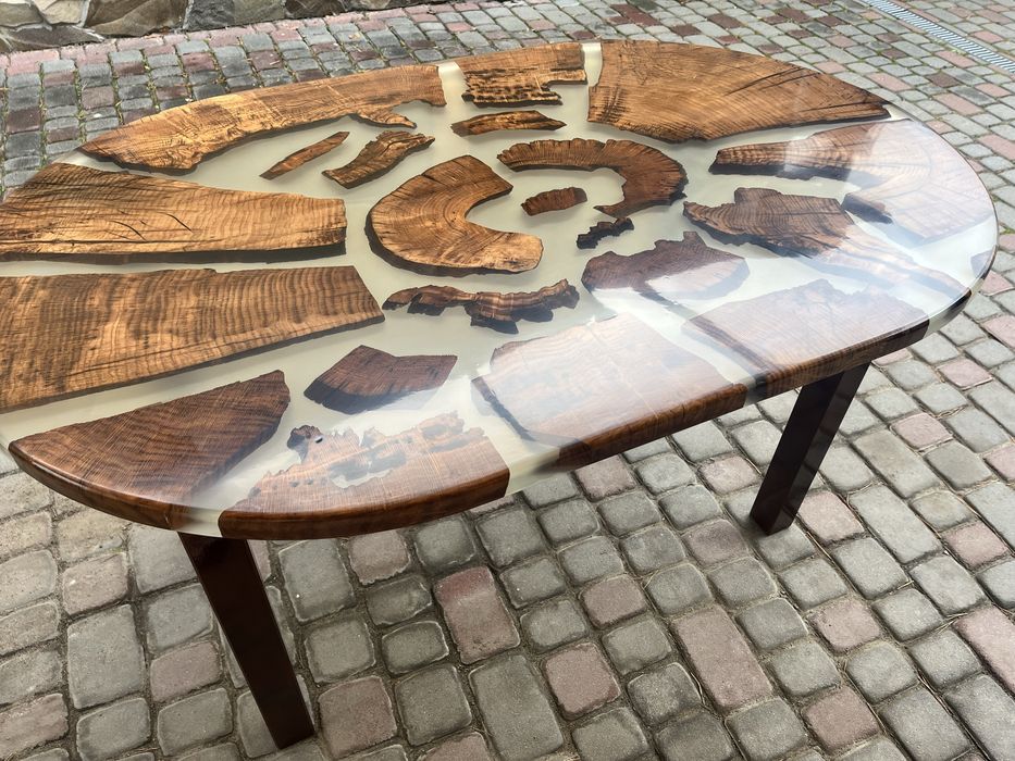 Продам стіл дуб з ебокситною смолою