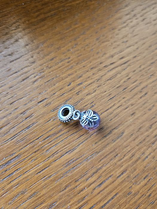 Wiszący charms Pandora - motyl