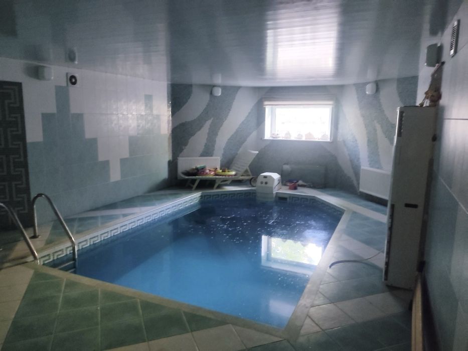 Оренда будинку для сімʼї, під офіс