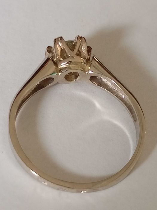 Złoty pierścionek 585 z brylantem  0,66ct (certyfikat )