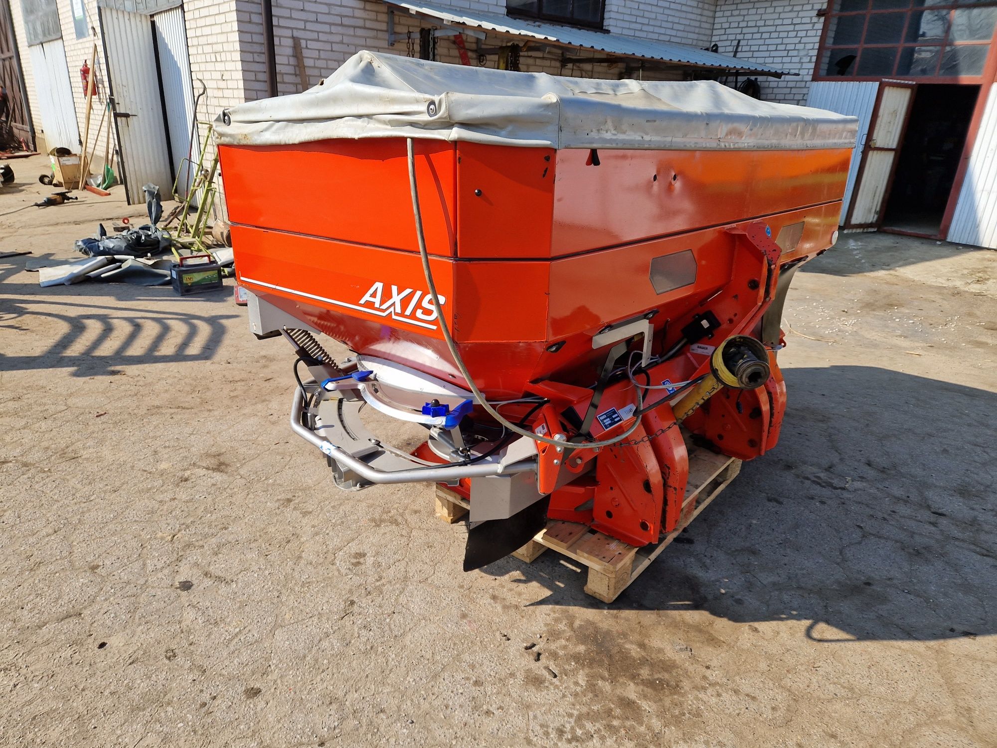 Rozsiewacz KUHN RAUCH AXIS 30.1 nie amazone sulky