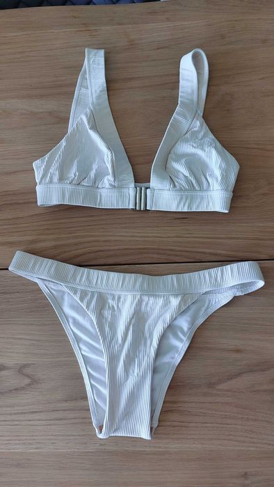 Fatos de banho e bikinis