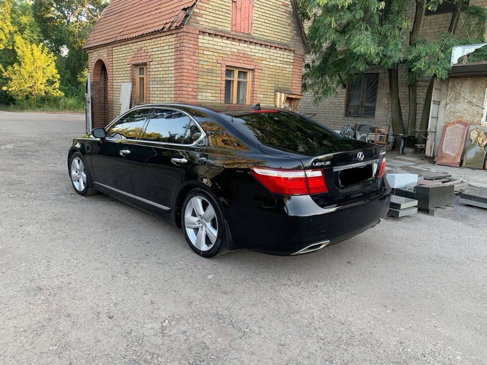 Продам Lexus LS460L