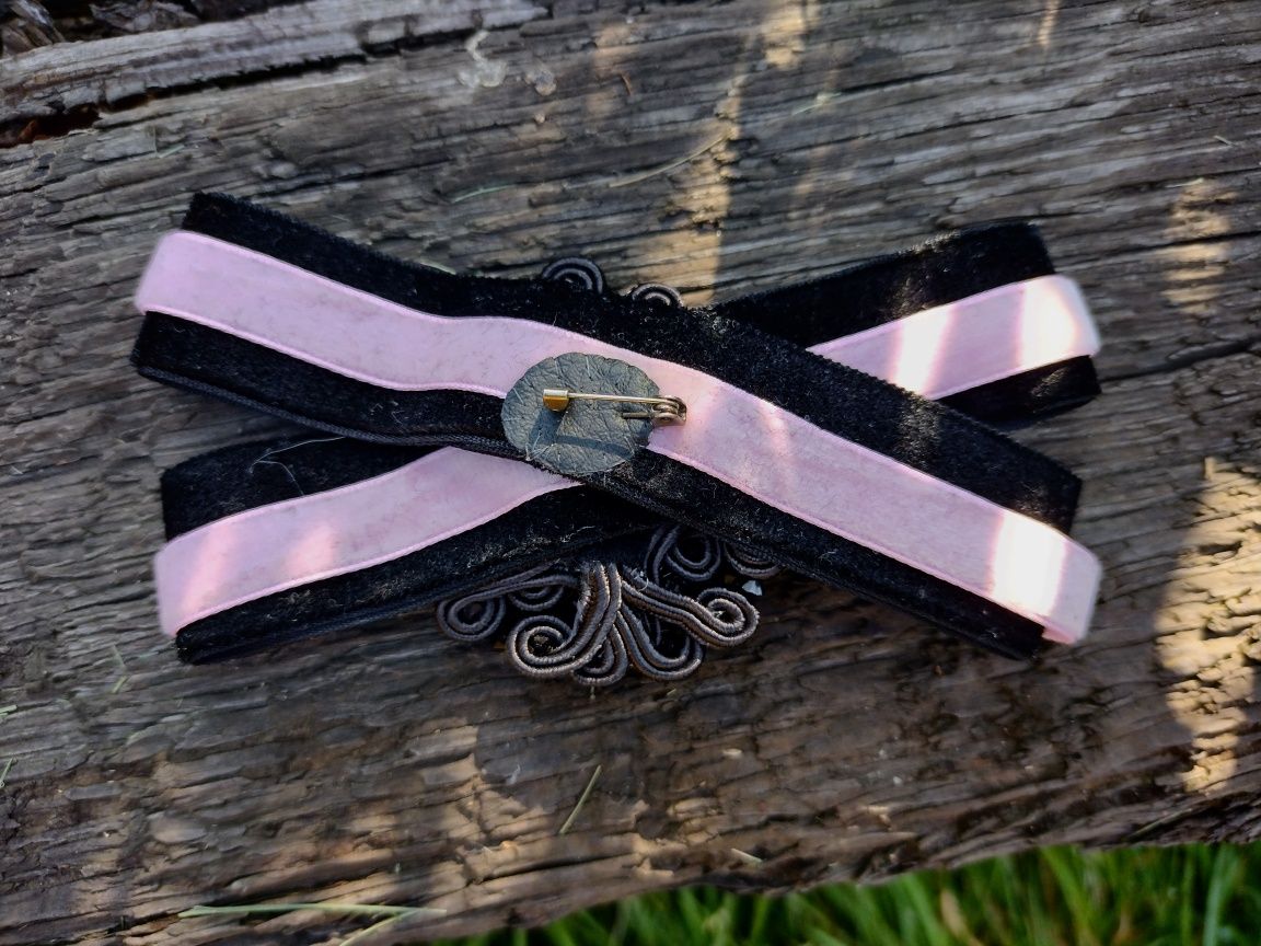Mucha kokarda broszka welur sutasz soutache