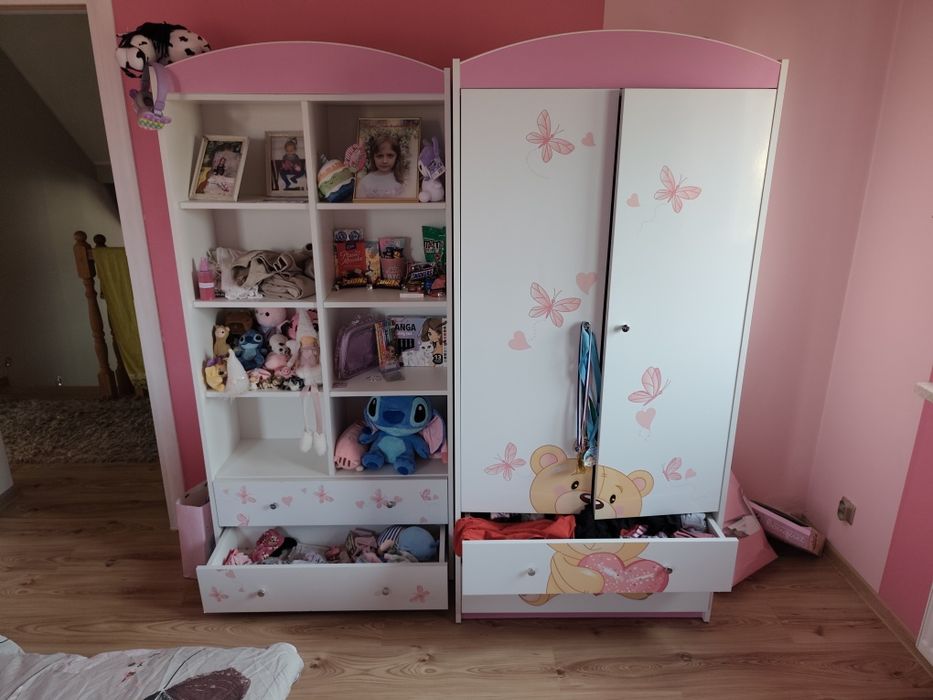 Komplet mebli dziecięcych z motywem misia