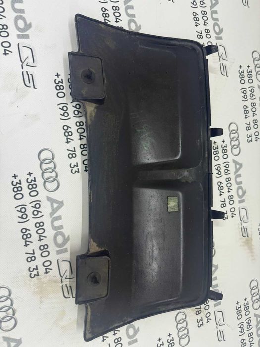 Заглушка фаркопа губи заднього бампера Audi Ауди Кью 5 Q5 8R 2008-2019