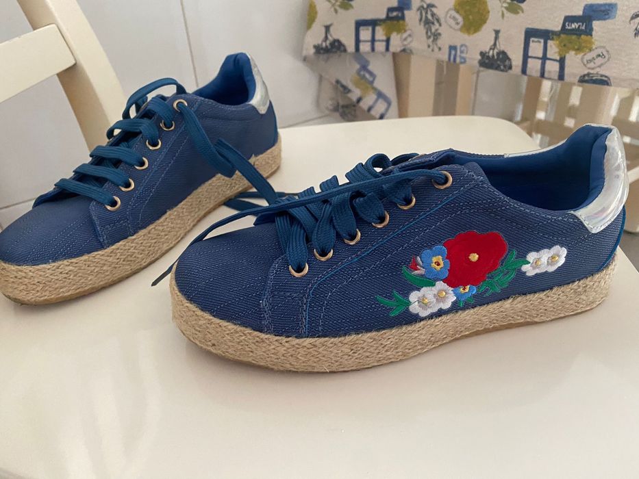 Ténis azuis com flores 36