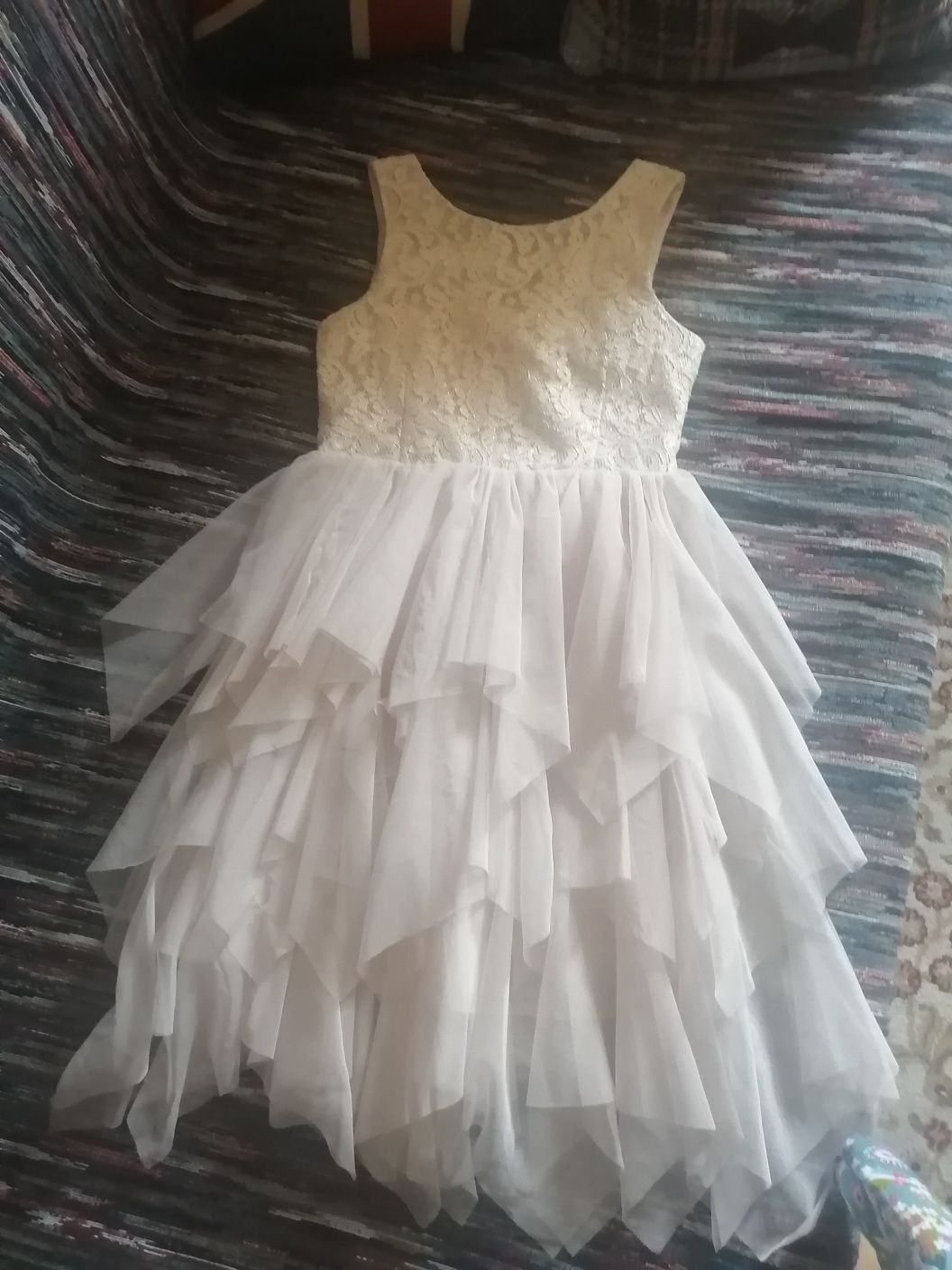 Нарядное платье H&M на девочку 8-9 лет,р.146 см