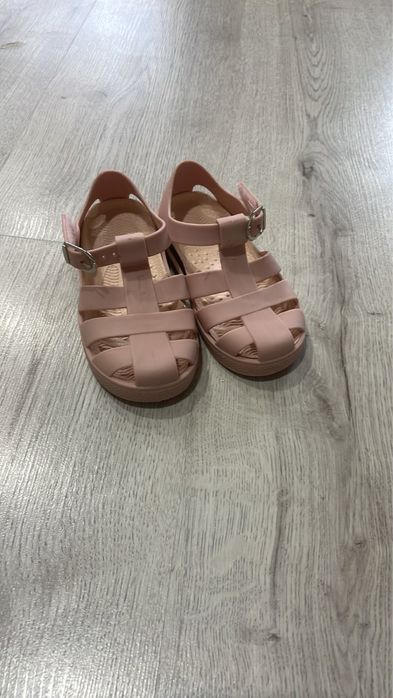 Босоніжки на дівчинку