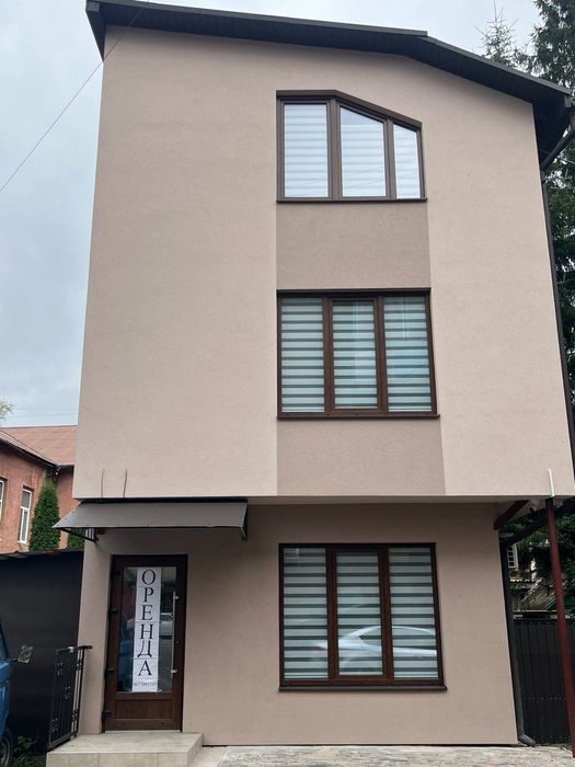 Комерційне приміщення в центрі міста Рахів.