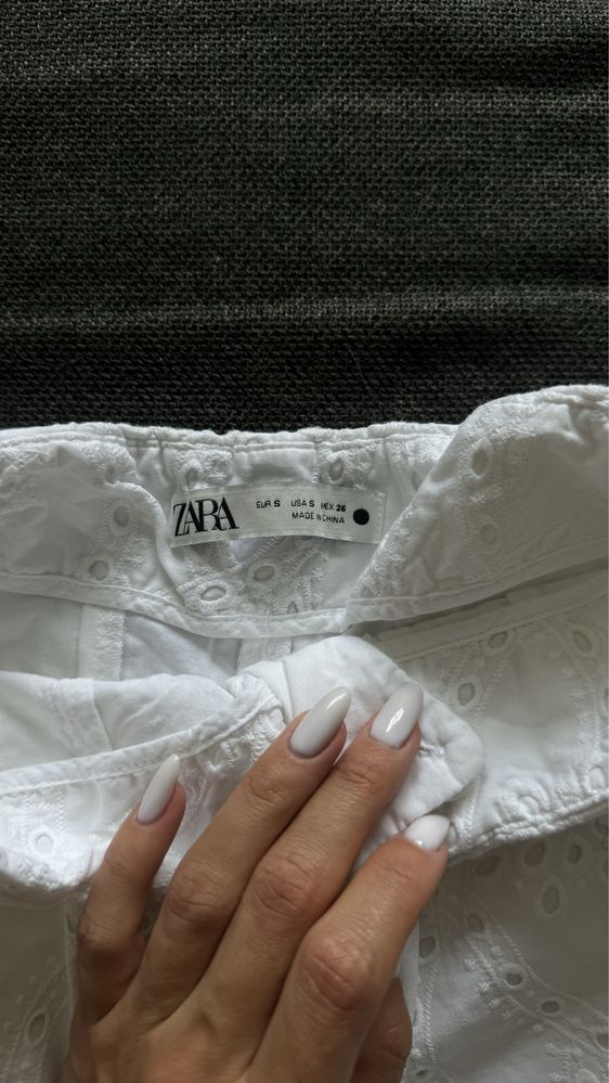 Нові вишиті шорти zara