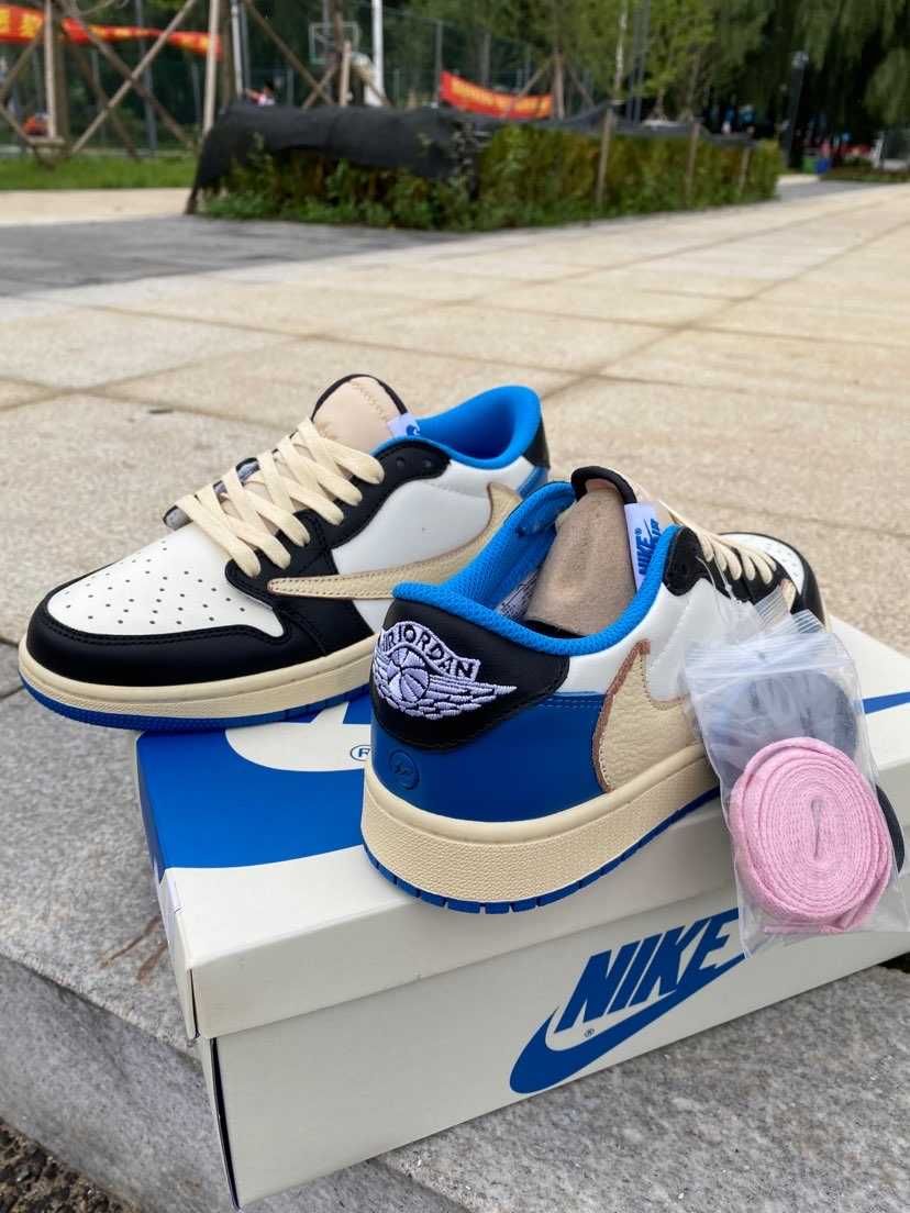 Jordan1Air1RetroLowOGSPFragment x Travis Scott UnisexTrampki R.44