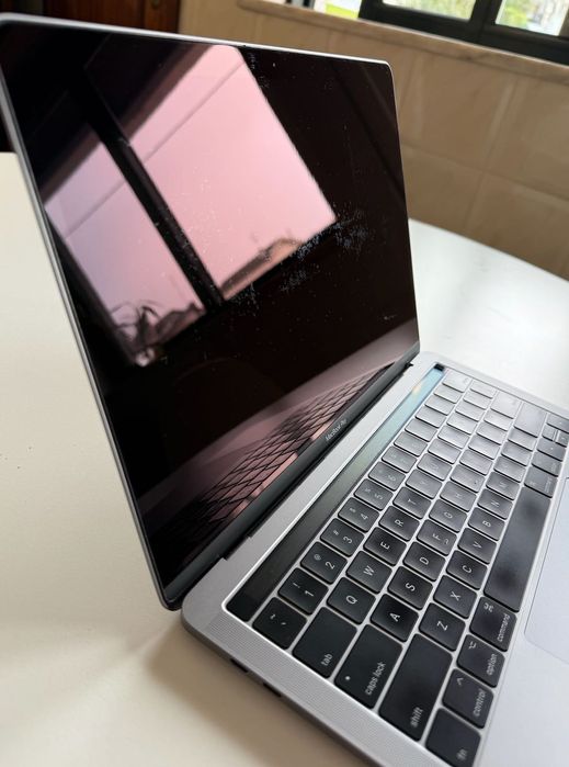 MacBook Pro 13” (2017) – i5 3.1 GHz – 8 GB – 256 GB – Excelente Estado