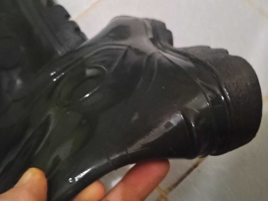 Чоловічі гумові чоботи. Надійні потужні величні і майже нові
