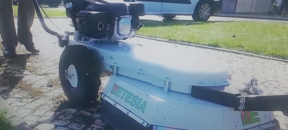 Maquina para limpar calçadas