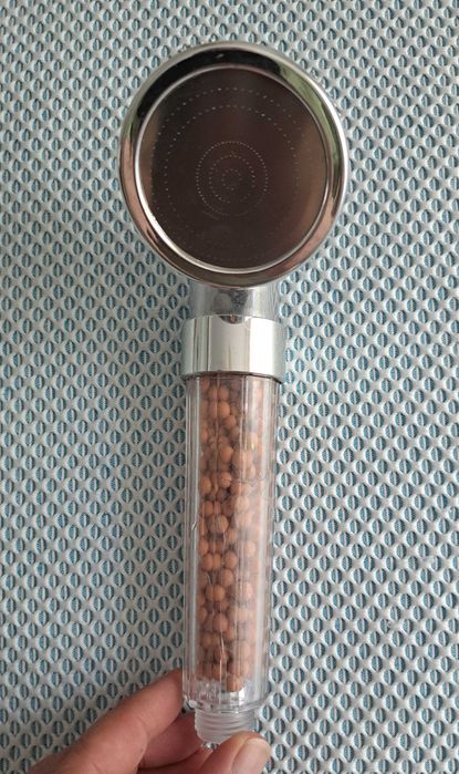 Chuveiro com 3 jatos, filtro iónico e função anticalcário