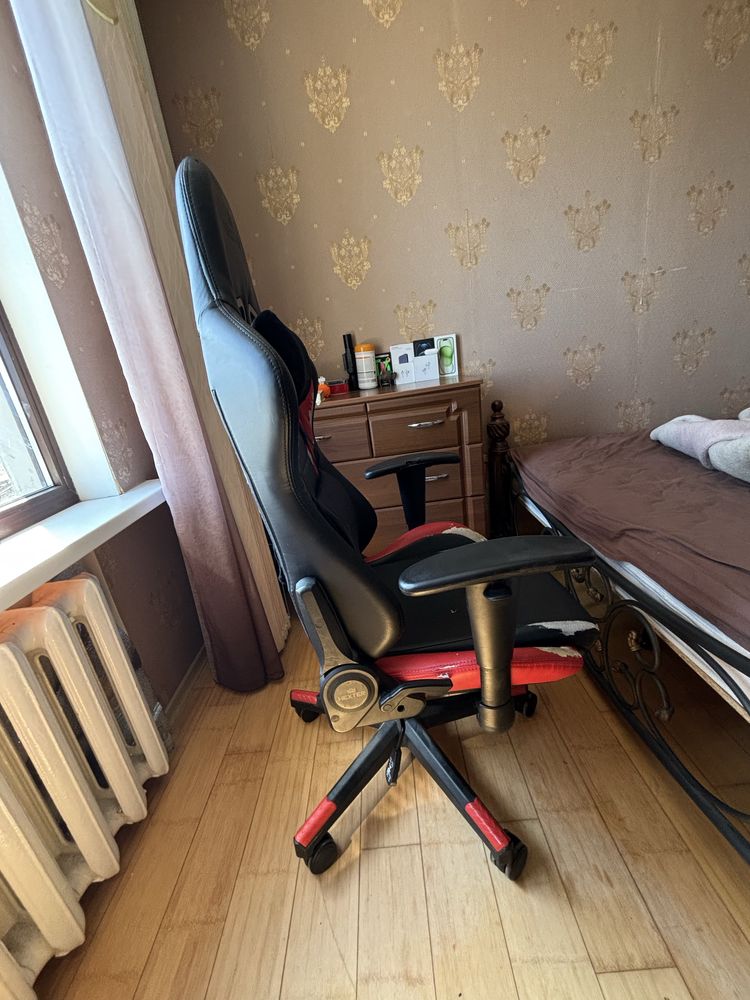 Ігрове крісло HEXTER