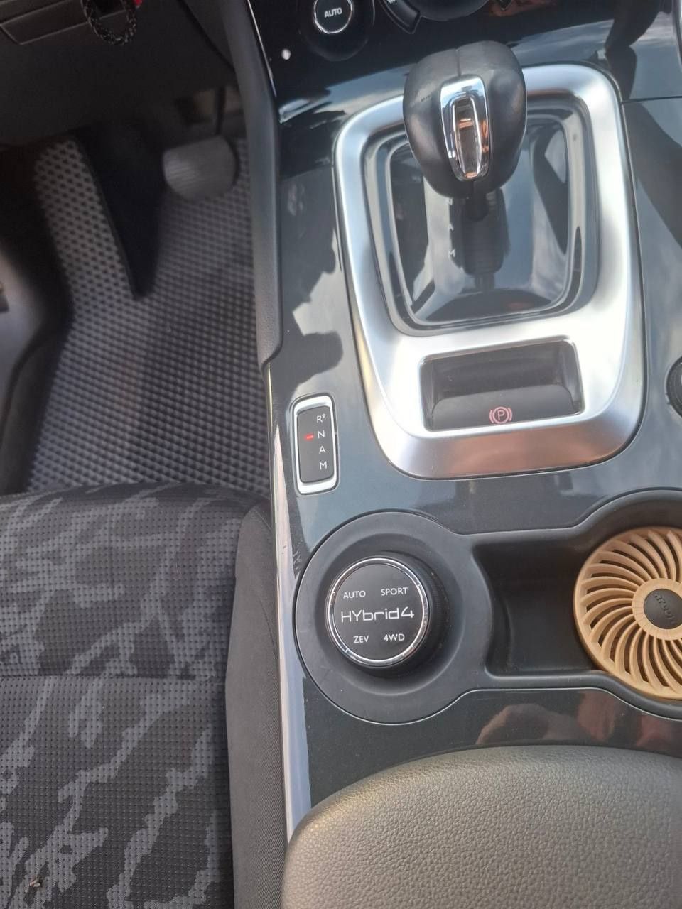 Продам PEUGEOT 3008 гібрид