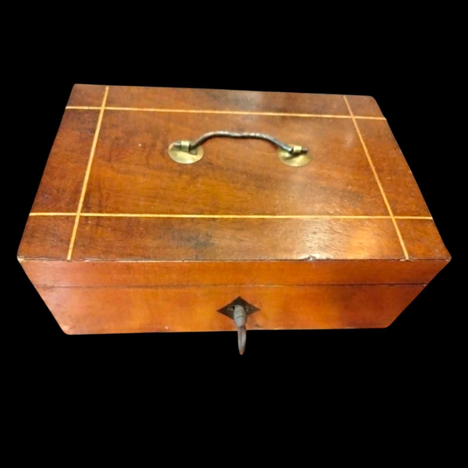 Elegante de la Caixa Inglesa Antiga para Baralho com Decoração Exótica
