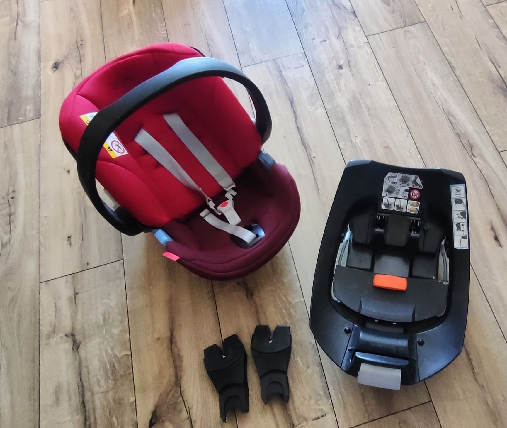 Fotelik dla niemowlaka cybex z bazą i adapterami do wózka