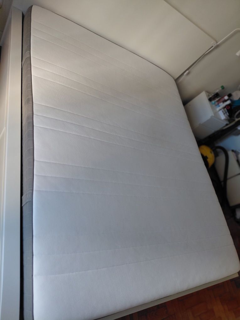 Cama de casal MALM