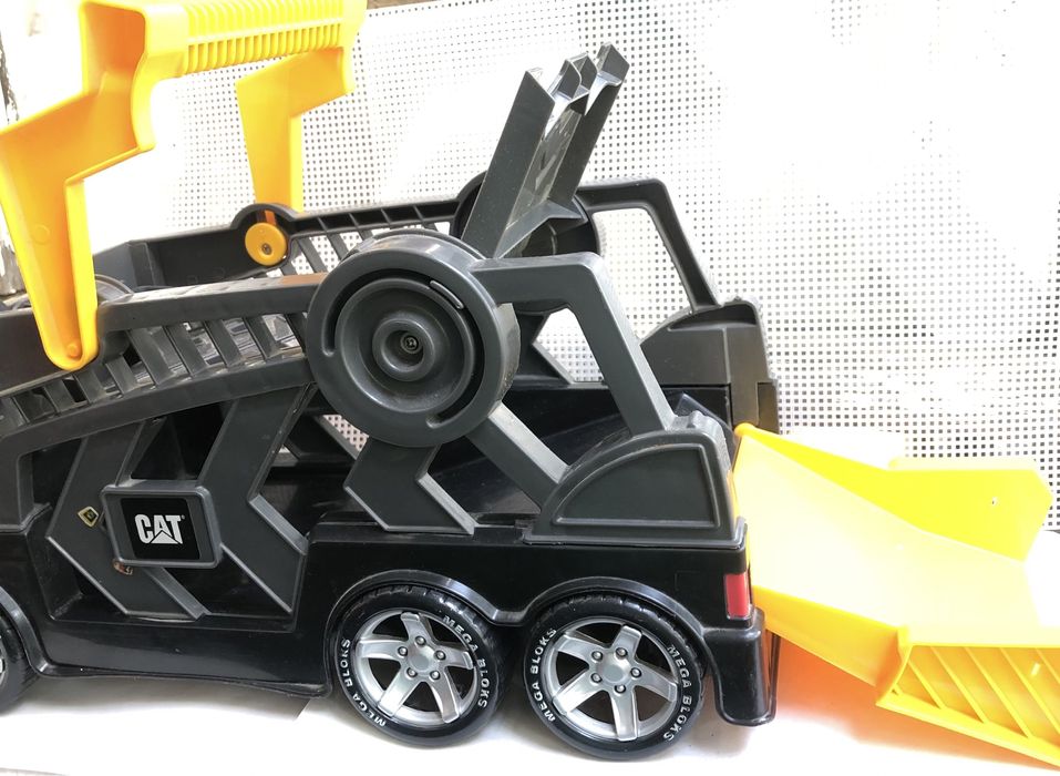 Caterpillar  Funrise - самоскид, 42 см, Канада