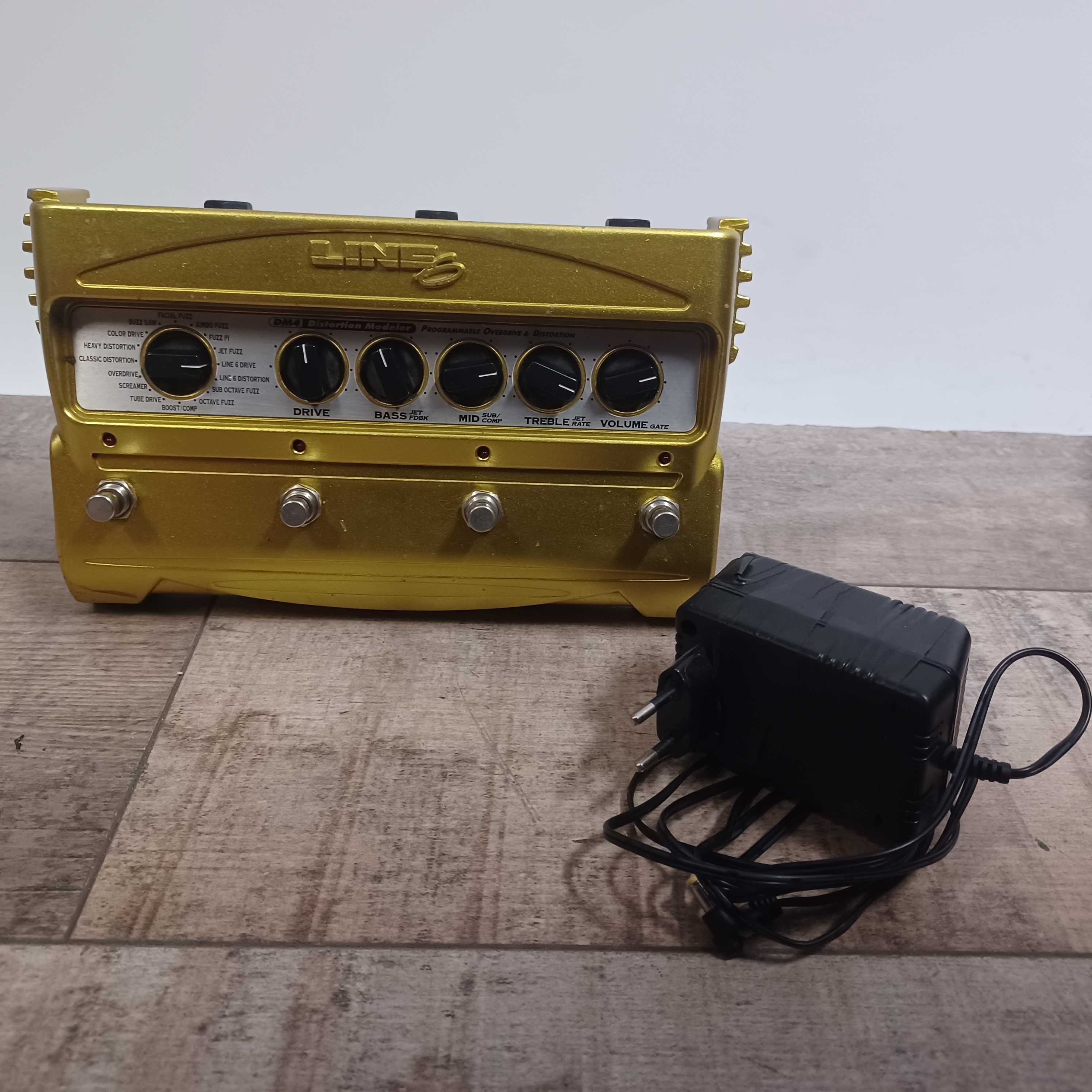 Line 6 DM4 multiefekt procesor gitarowy