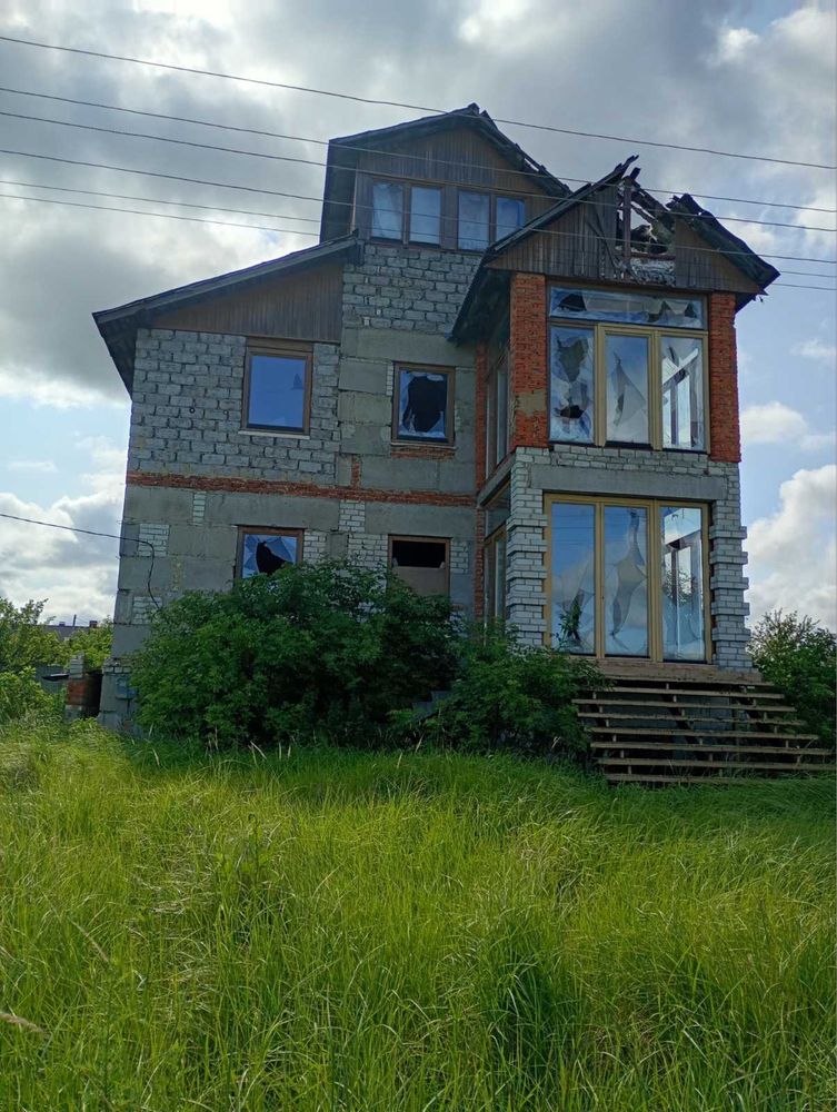 Продам дом коттедж -550м2 15 соток земли ближайший пригород