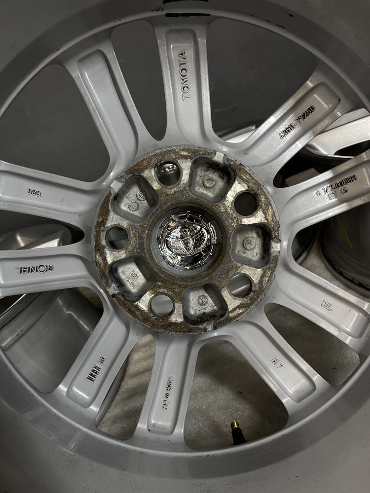 Диски R16 5x114.3 Et45 6.5J. Toyota Camry Corolla Avensis Prius Auris