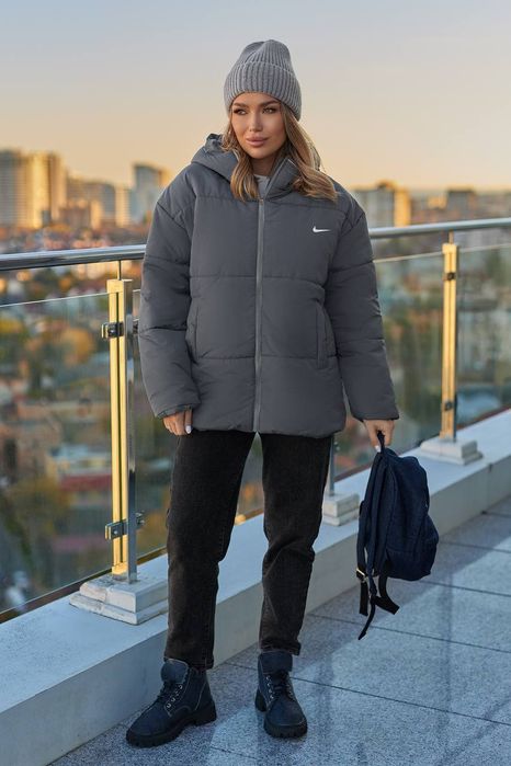 Стильна жіноча куртка на синтепоні