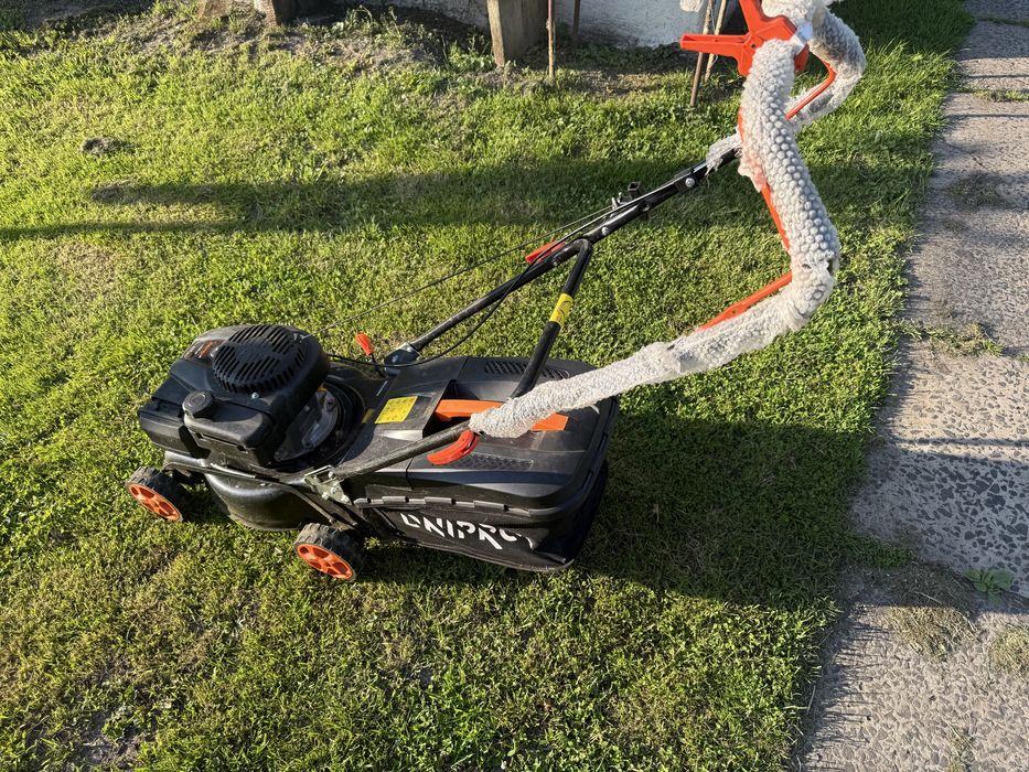 Подам газонокосарку Dnipro-M 40 у відмінному стані